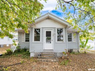 1301 S 7TH Street, Pekin, IL 61554