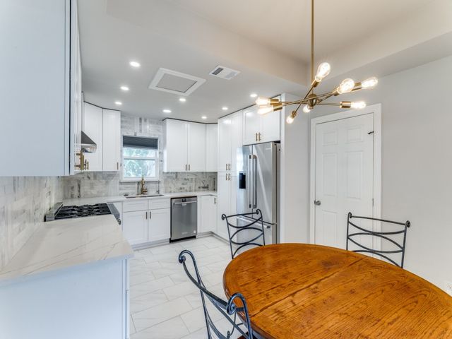 2001 Pebblebrook Trail, Irving, TX 75060