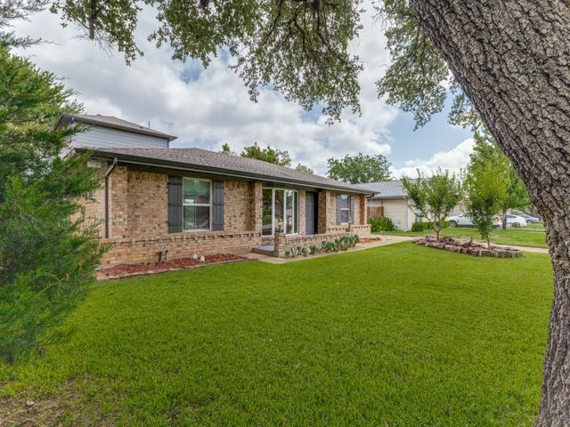2001 Pebblebrook Trail, Irving, TX 75060