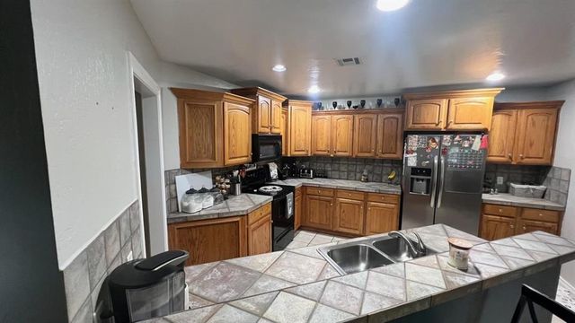 11055 N Lily Lane, Edmond, OK 73025