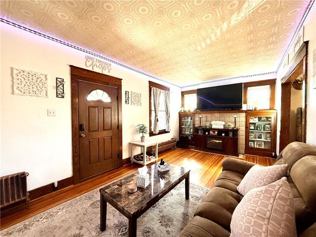 17 S Johnson Rd, Houston, PA 15342