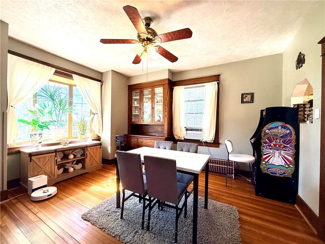 17 S Johnson Rd, Houston, PA 15342