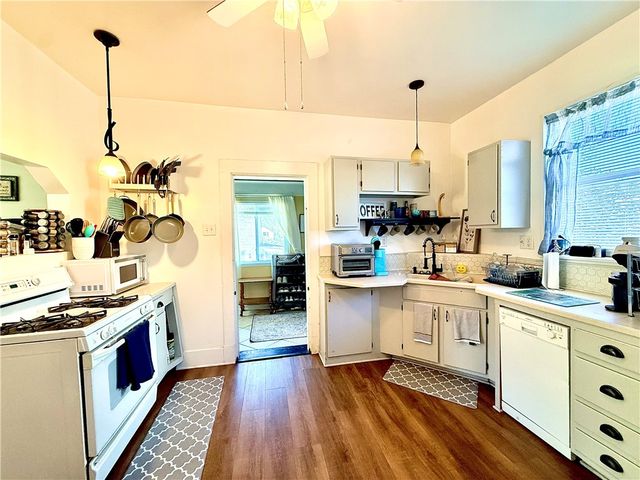 17 S Johnson Rd, Houston, PA 15342