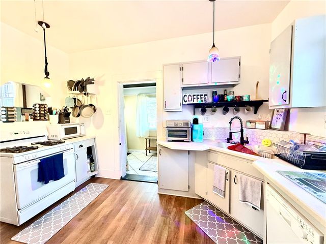 17 S Johnson Rd, Houston, PA 15342