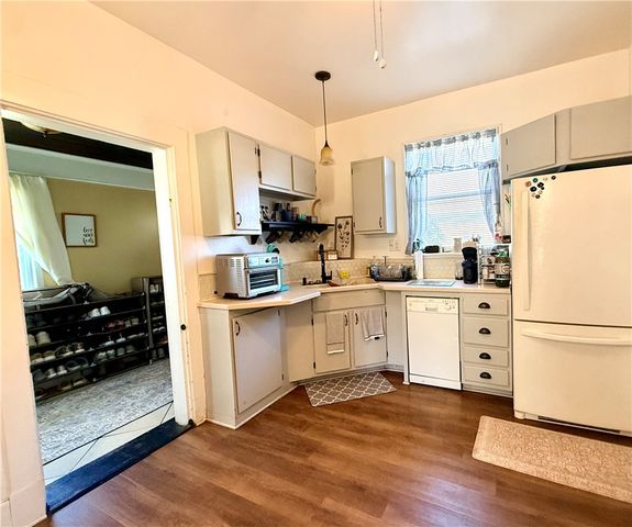 17 S Johnson Rd, Houston, PA 15342