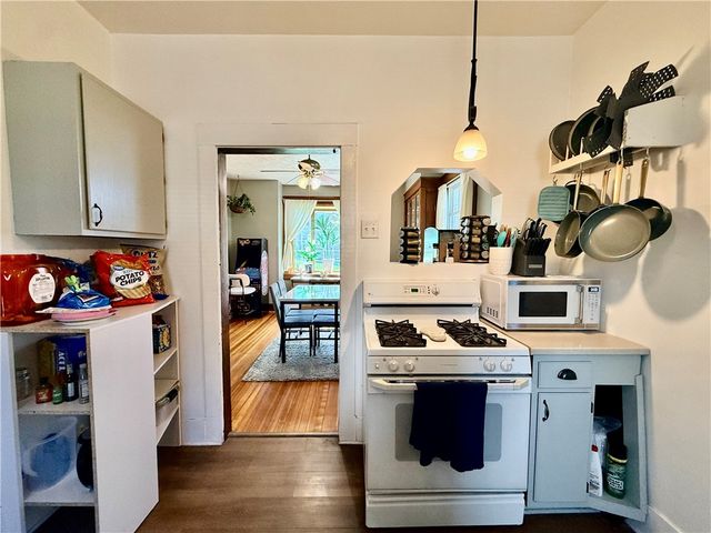 17 S Johnson Rd, Houston, PA 15342