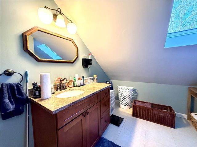 17 S Johnson Rd, Houston, PA 15342