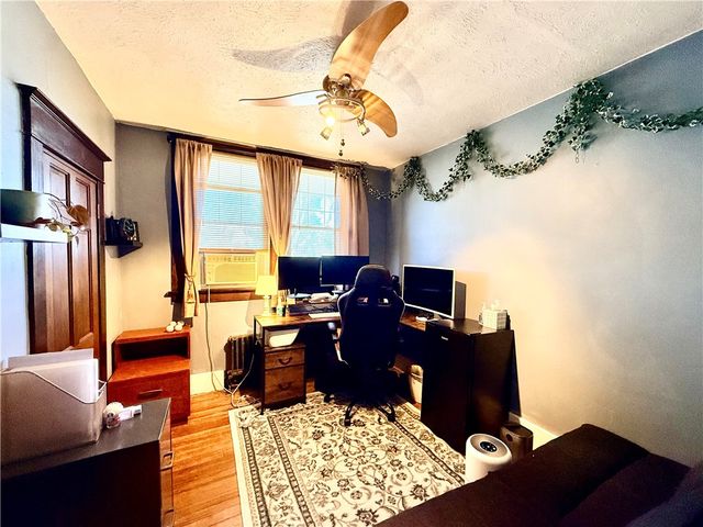 17 S Johnson Rd, Houston, PA 15342