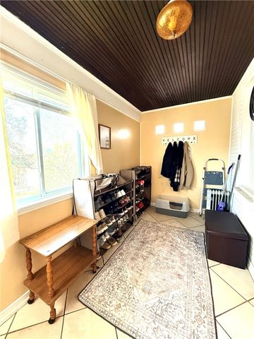 17 S Johnson Rd, Houston, PA 15342