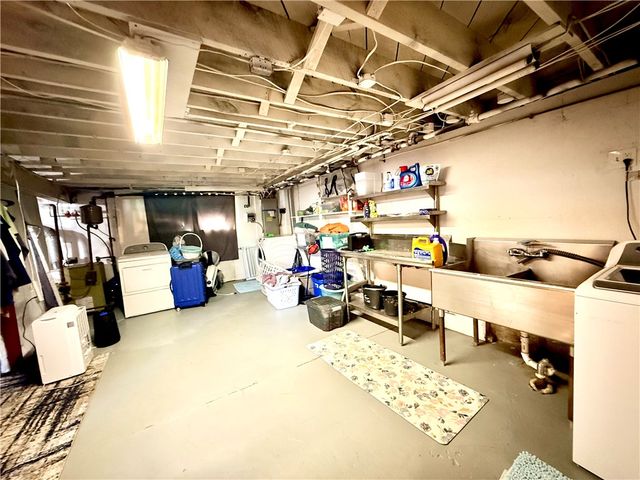 17 S Johnson Rd, Houston, PA 15342