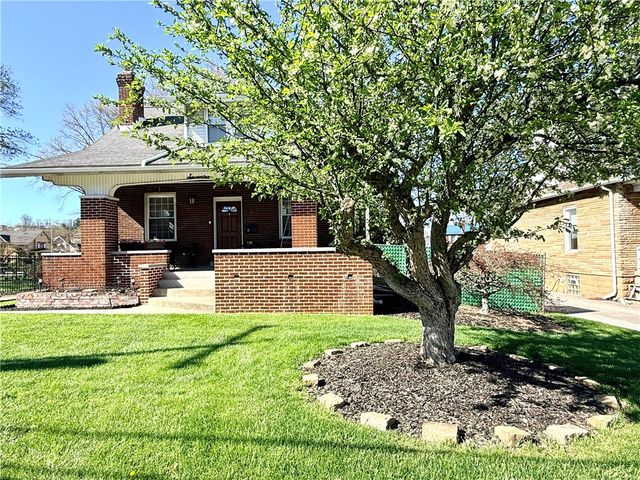 17 S Johnson Rd, Houston, PA 15342