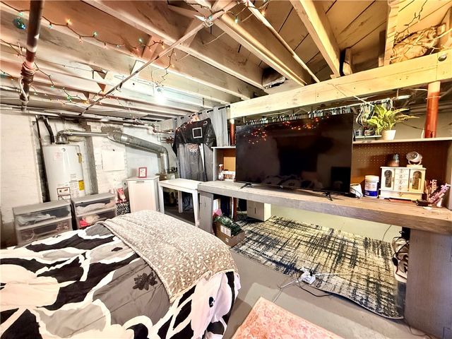 17 S Johnson Rd, Houston, PA 15342