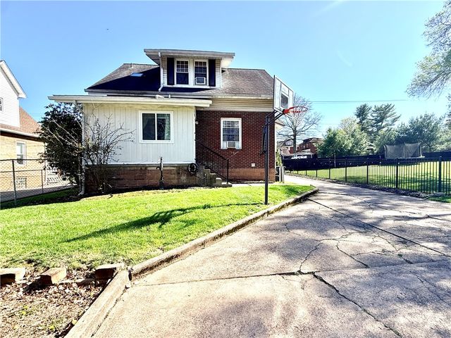 17 S Johnson Rd, Houston, PA 15342