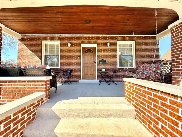 17 S Johnson Rd, Houston, PA 15342
