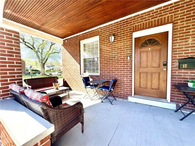 17 S Johnson Rd, Houston, PA 15342