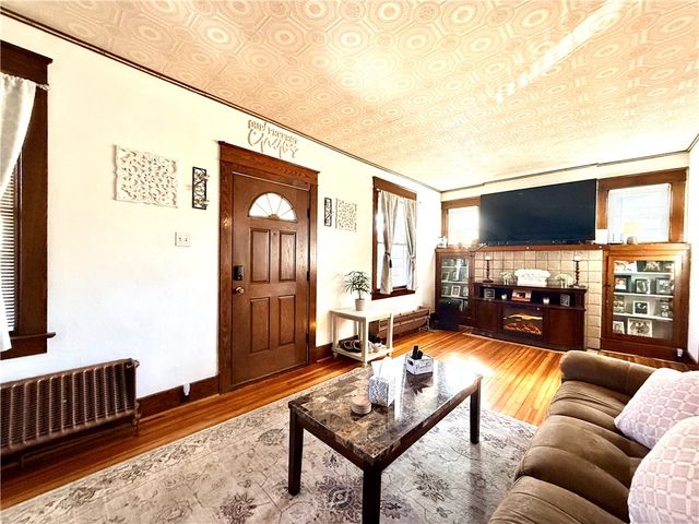 17 S Johnson Rd, Houston, PA 15342
