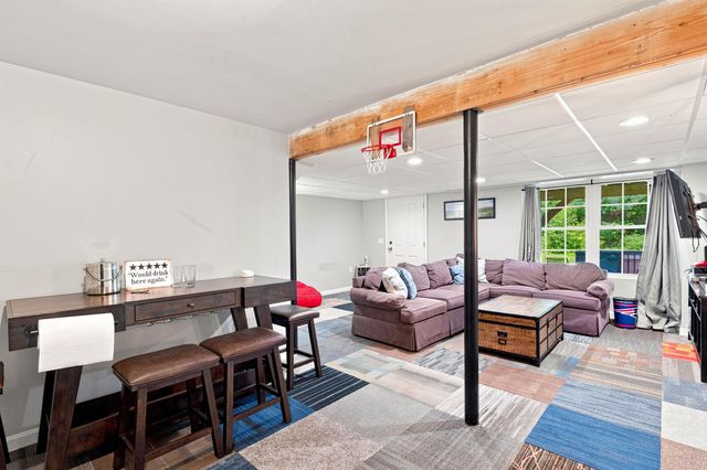 34 Dunbarton Center Road, Bow, NH 03304