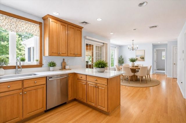 45 Cobblestone Ln, Weymouth, MA 02190