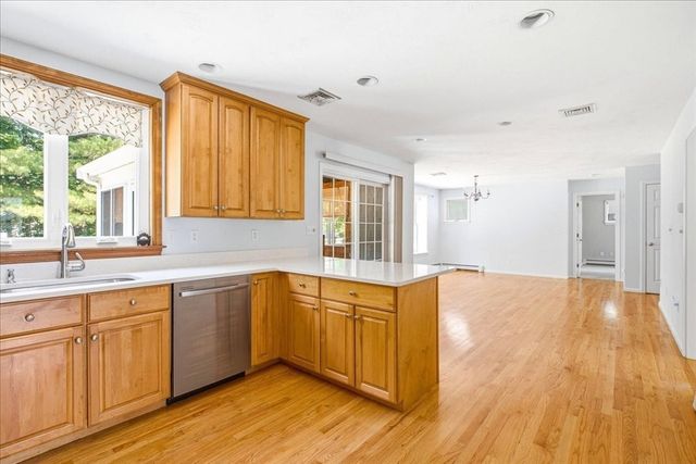 45 Cobblestone Ln, Weymouth, MA 02190