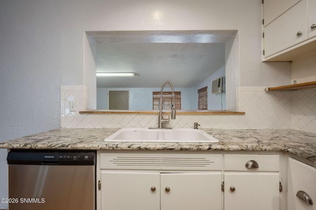 160 Roberts Drive, Las Cruces, NM 88005