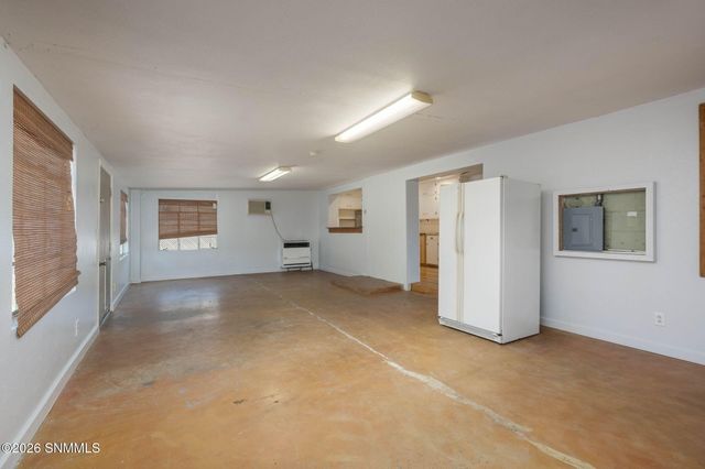 160 Roberts Drive, Las Cruces, NM 88005