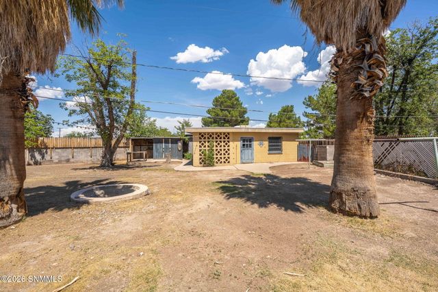 160 Roberts Drive, Las Cruces, NM 88005