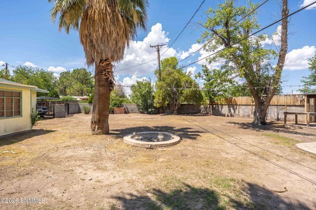 160 Roberts Drive, Las Cruces, NM 88005