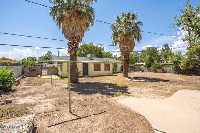 160 Roberts Drive, Las Cruces, NM 88005