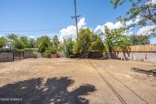 160 Roberts Drive, Las Cruces, NM 88005