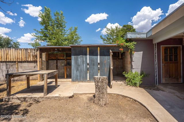 160 Roberts Drive, Las Cruces, NM 88005