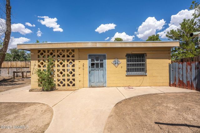160 Roberts Drive, Las Cruces, NM 88005