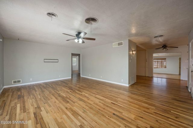160 Roberts Drive, Las Cruces, NM 88005