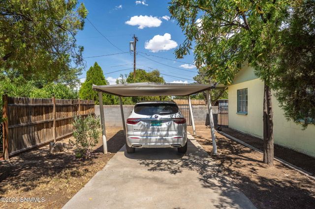 160 Roberts Drive, Las Cruces, NM 88005