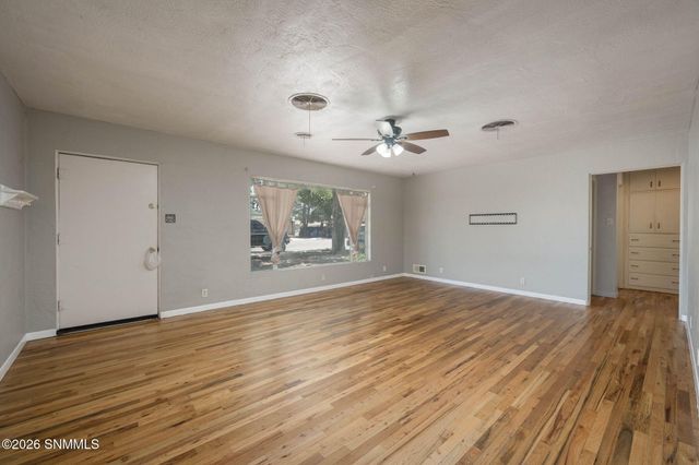 160 Roberts Drive, Las Cruces, NM 88005