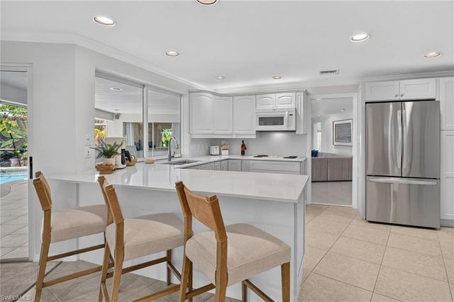 660 14th AVE S, Naples, FL 34102