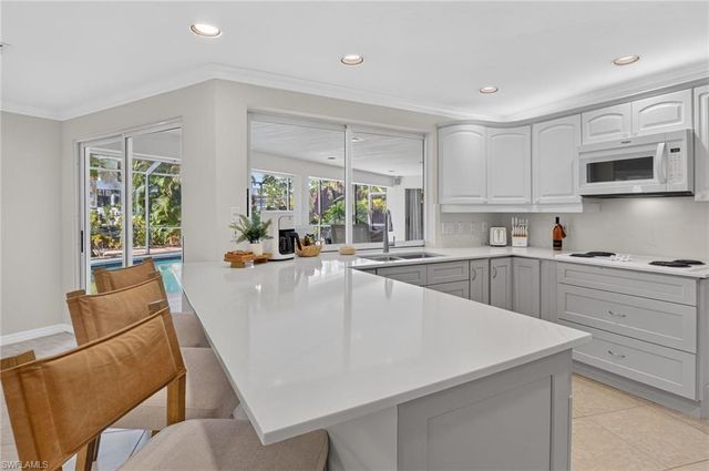 660 14th AVE S, Naples, FL 34102