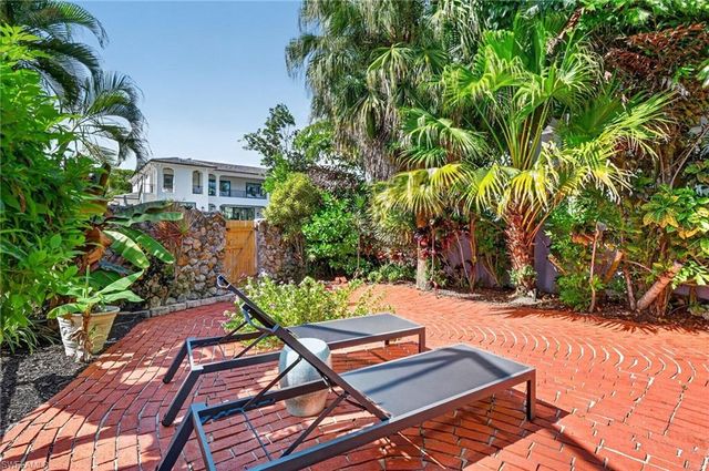 660 14th AVE S, Naples, FL 34102