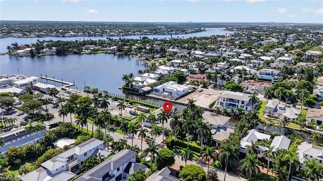 660 14th AVE S, Naples, FL 34102