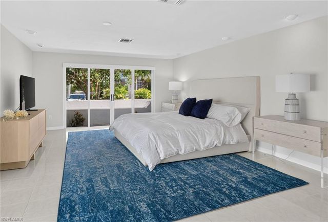660 14th AVE S, Naples, FL 34102