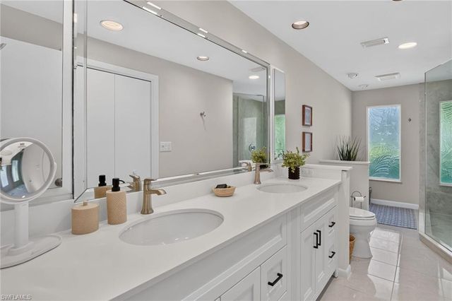 660 14th AVE S, Naples, FL 34102