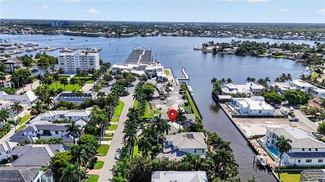 660 14th AVE S, Naples, FL 34102
