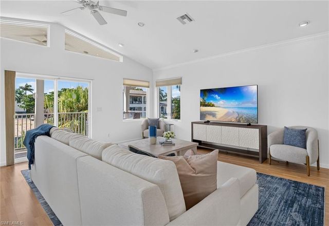 660 14th AVE S, Naples, FL 34102