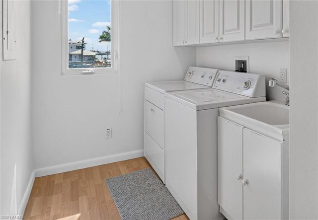 660 14th AVE S, Naples, FL 34102