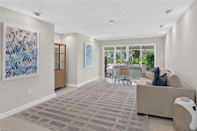 660 14th AVE S, Naples, FL 34102