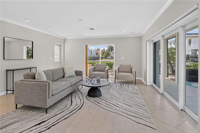 660 14th AVE S, Naples, FL 34102