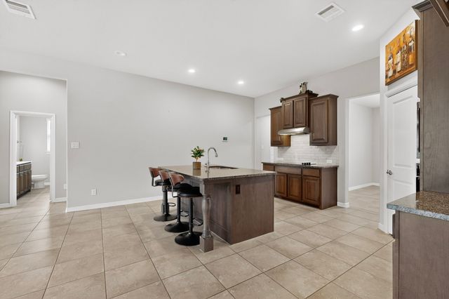 7811 Links Drive, Arlington, TX 76001