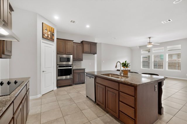 7811 Links Drive, Arlington, TX 76001