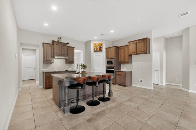 7811 Links Drive, Arlington, TX 76001