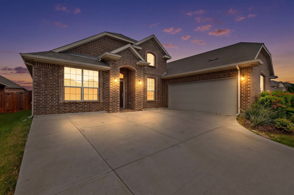 7811 Links Drive, Arlington, TX 76001