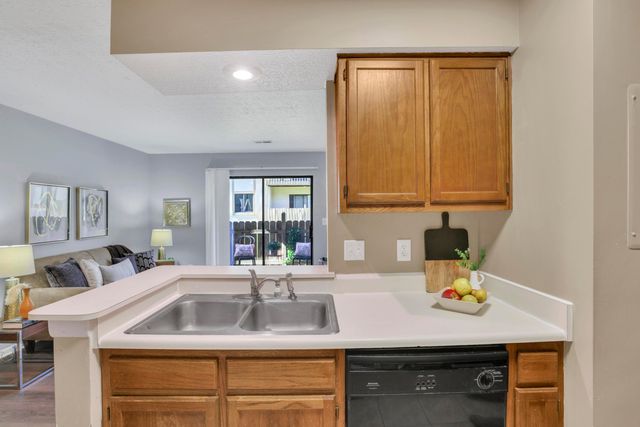 2269 Hedgerow Road, 2269B, Columbus, OH 43220